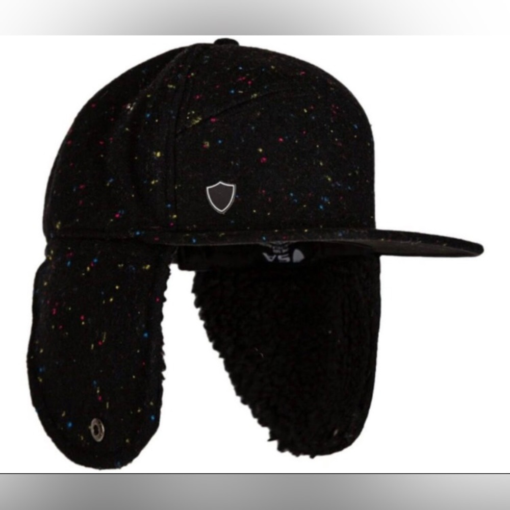 SA Trapper ear flap snapback cap

Color: Black multi